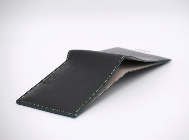 No. W01G | Classic Bifold Wallet (Goatskin Lined Interior)